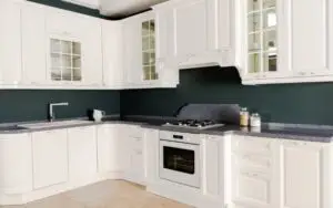 Fitted vs Freestanding Kitchens: Which is Better? |HM Interiors